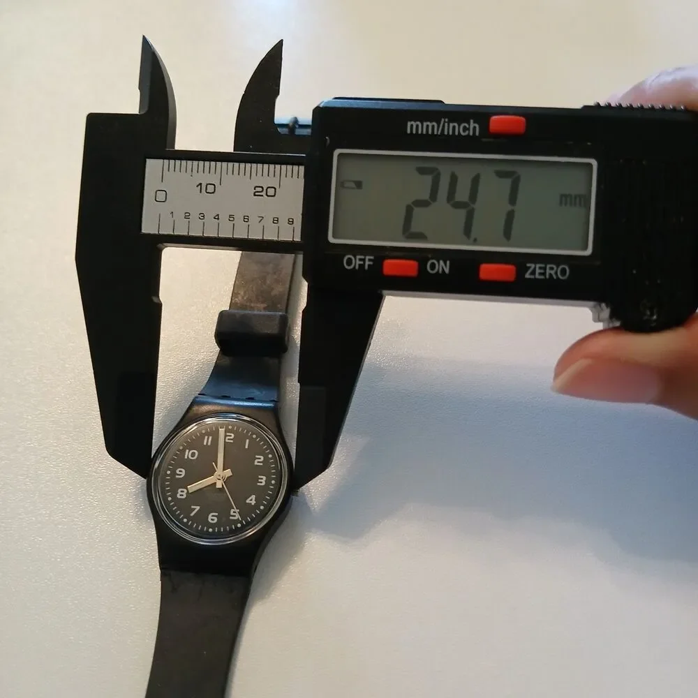Vintage 90s Swatch Swiss Minimalist Black 25mm Ladies Quartz Watch AG 1997